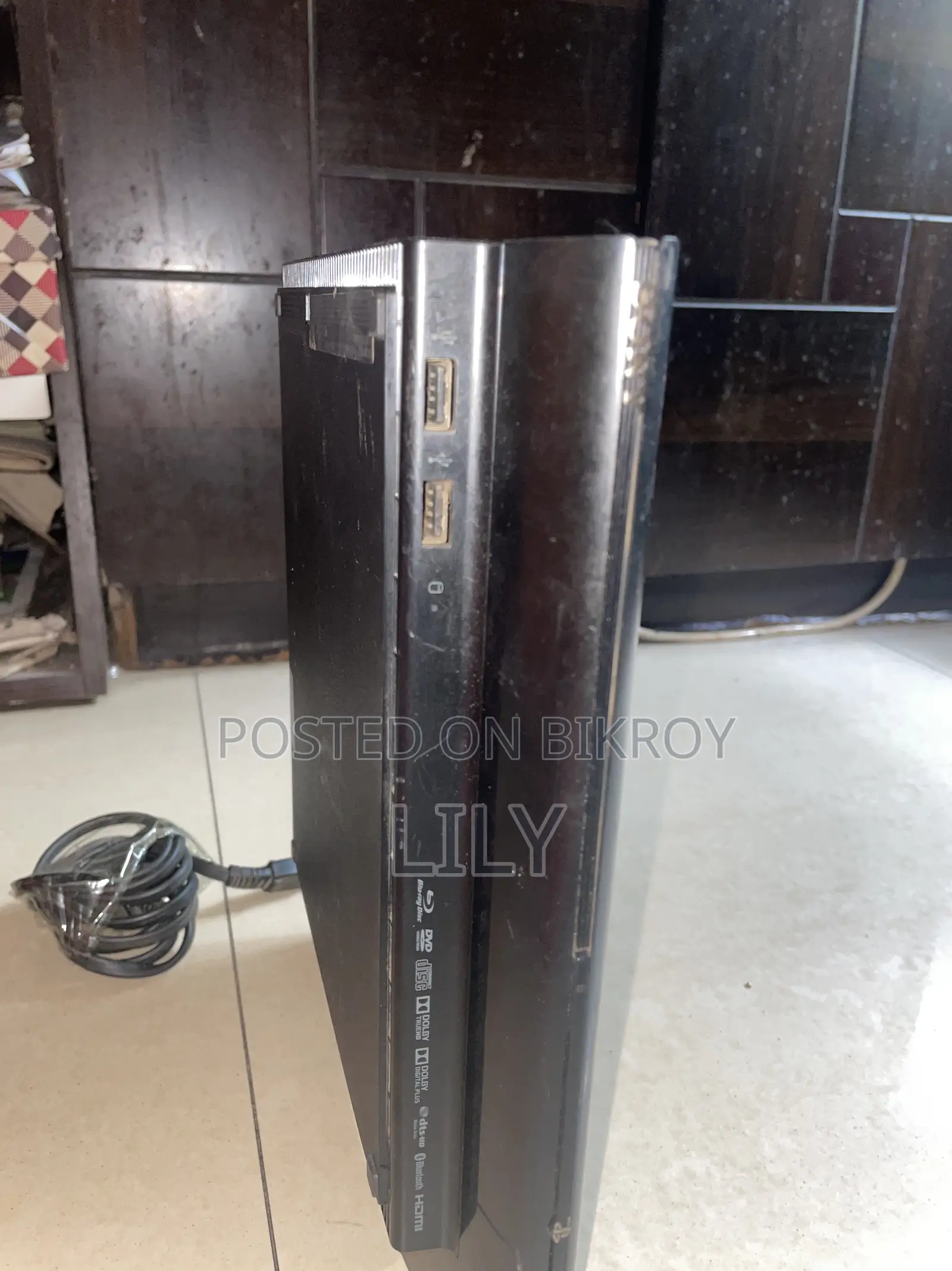 প্লেস্টেশন ৩ সুপার স্লিম কনসোল (বর্ণনা পড়ুন)