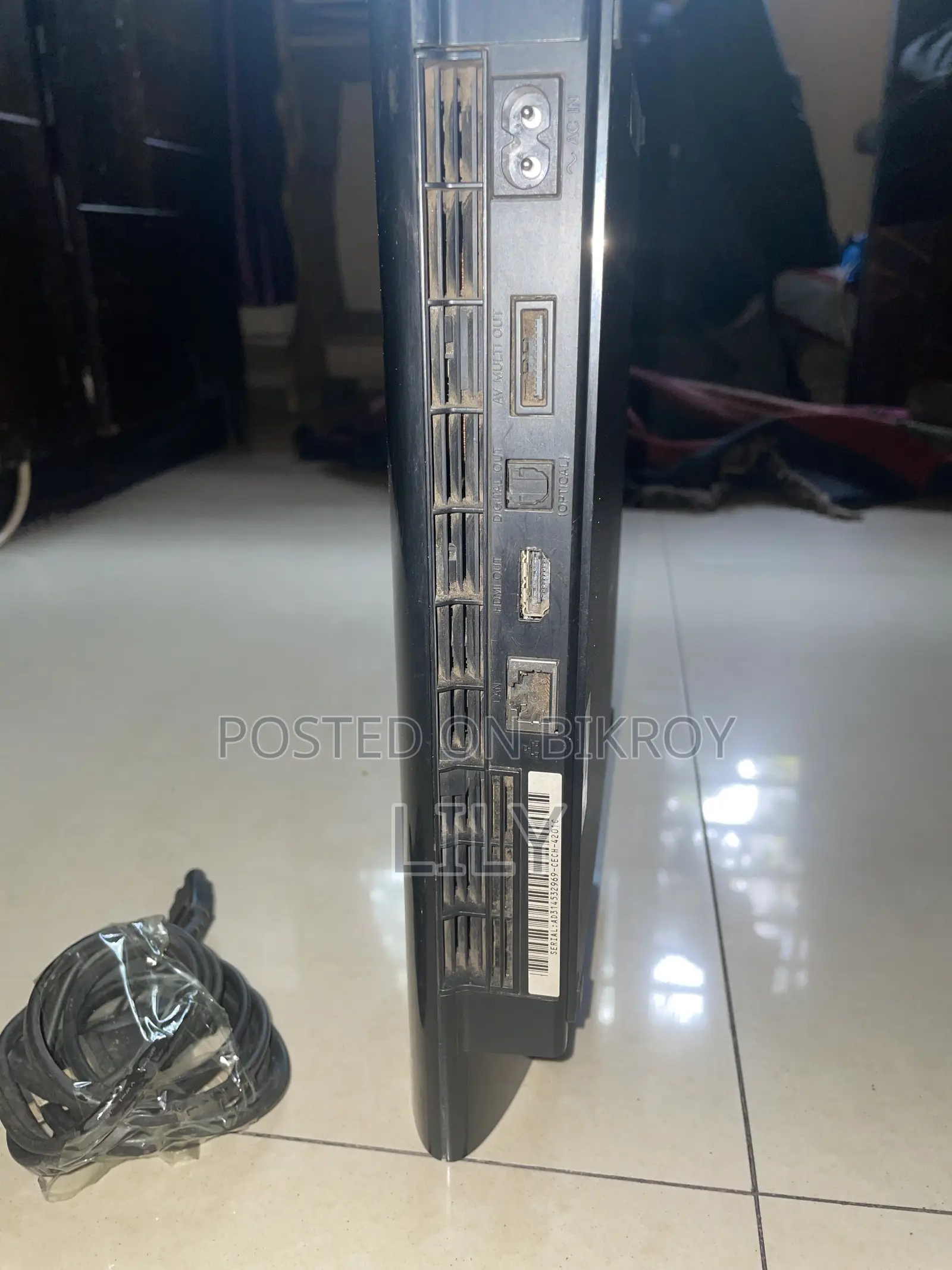 প্লেস্টেশন ৩ সুপার স্লিম কনসোল (বর্ণনা পড়ুন)