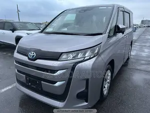 Toyota Noah 2022 Silver