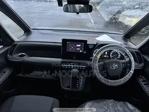 Toyota Noah 2022 Silver