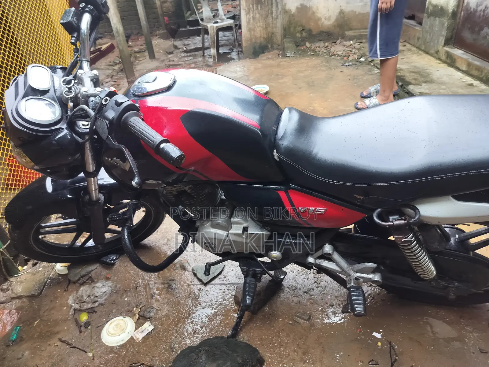 Bajaj V15 2017 Red