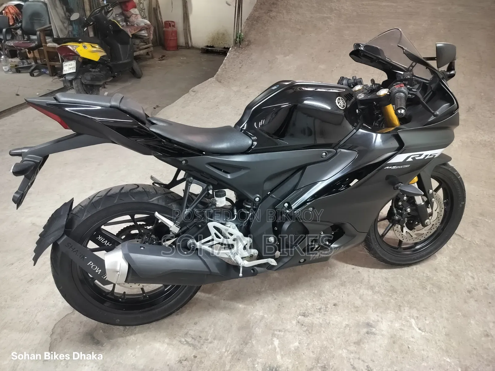 Yamaha R1 2025 Black