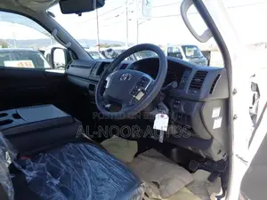 Toyota HiAce 2021 White