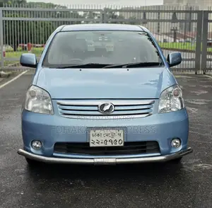 Toyota Raum 2011