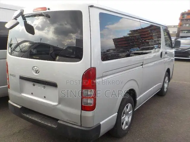 Toyota HiAce 2021 Silver