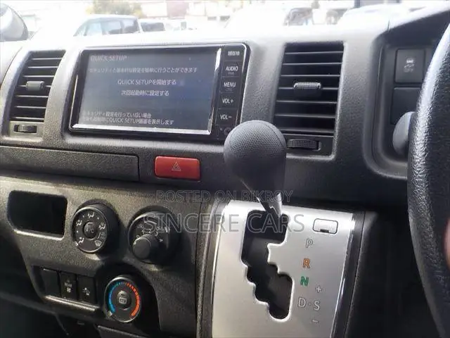 Toyota HiAce 2021 Silver