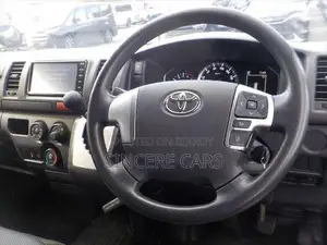 Toyota HiAce 2021 Silver