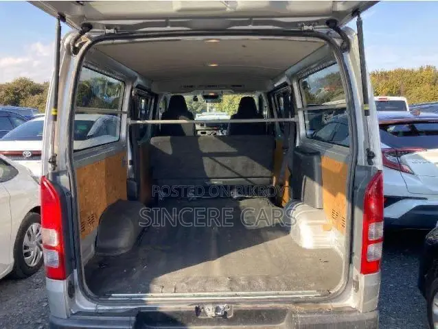 Toyota HiAce 2021 Silver