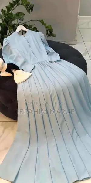 পেস্ট বা হালকা নীল রঙের ফুল বোরকা