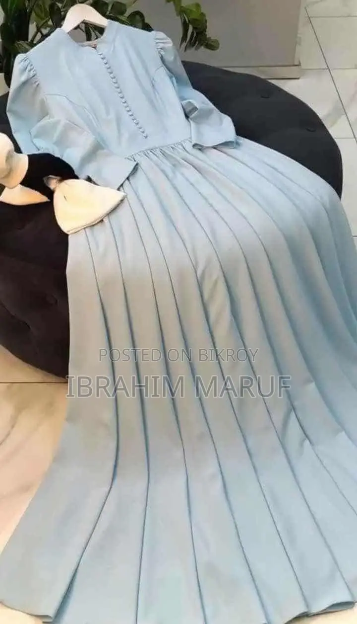 পেস্ট বা হালকা নীল রঙের ফুল বোরকা
