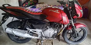বাজাজ পালসার ১৫০ ২০১১ লাল