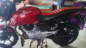 বাজাজ পালসার ১৫০ ২০১১ লাল