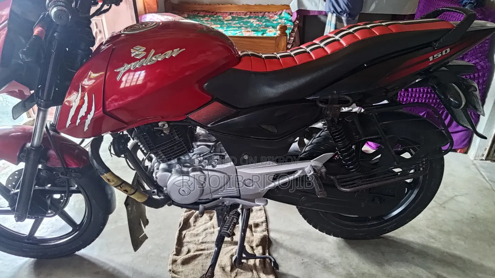 বাজাজ পালসার ১৫০ ২০১১ লাল