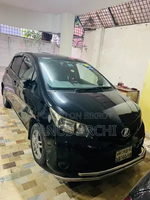 Toyota Vitz 2011 Black