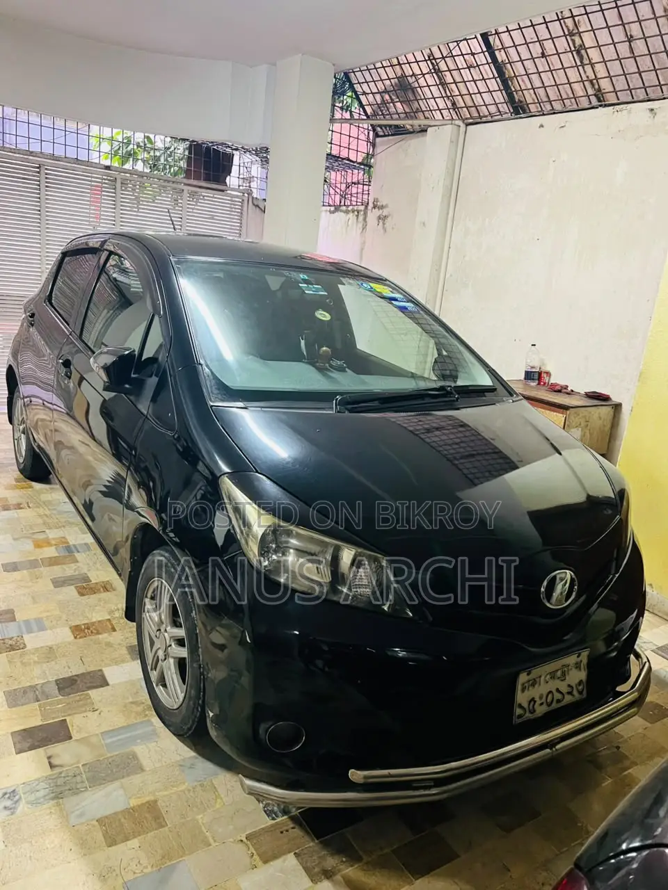 Toyota Vitz 2011 Black