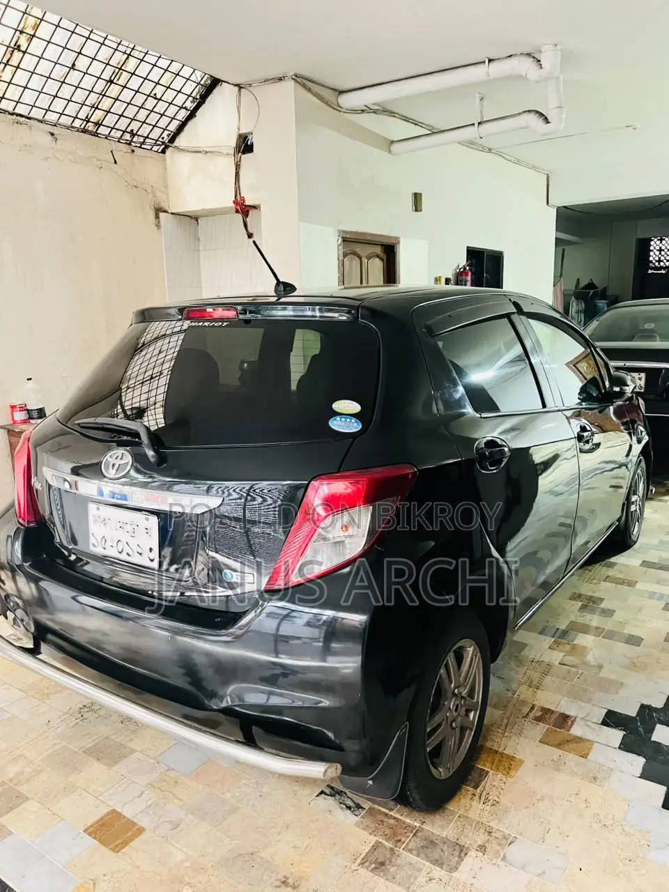 Toyota Vitz 2011 Black
