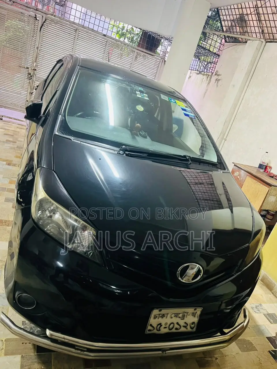 Toyota Vitz 2011 Black