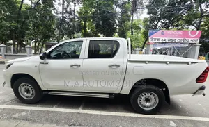 Toyota Hilux 2017 White