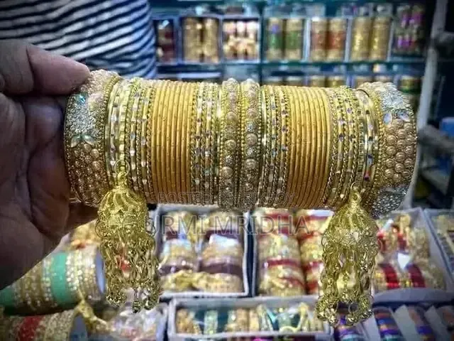 ময়ূর ডিজাইনের ব্রাইডাল চুড়ি