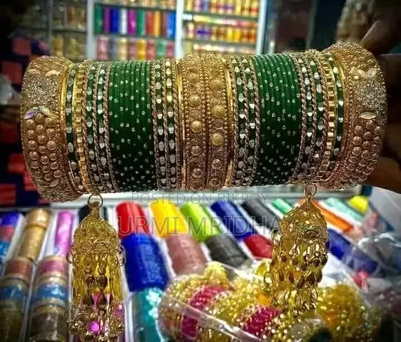 ময়ূর ডিজাইনের ব্রাইডাল চুড়ি
