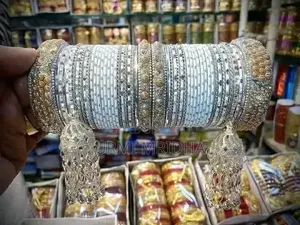 ময়ূর ডিজাইনের ব্রাইডাল চুড়ি
