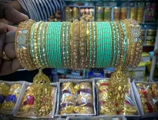 ময়ূর ডিজাইনের ব্রাইডাল চুড়ি