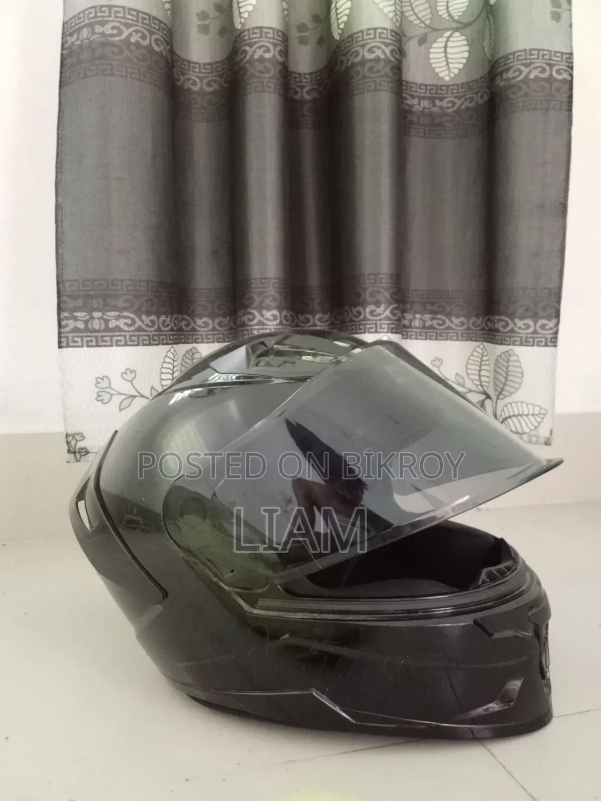 Studds Glossy Black