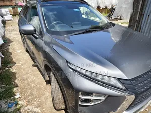 নতুন মিতসুবিশি একলিপস ক্রস ২০২২ ধূসর
