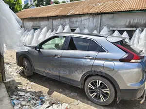 নতুন মিতসুবিশি একলিপস ক্রস ২০২২ ধূসর