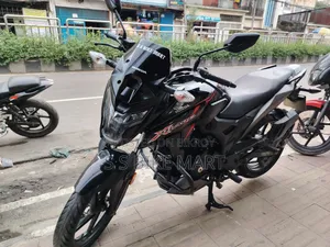 হোন্ডা এক্স-ব্লেড ১৬০ ২০২১ কালো