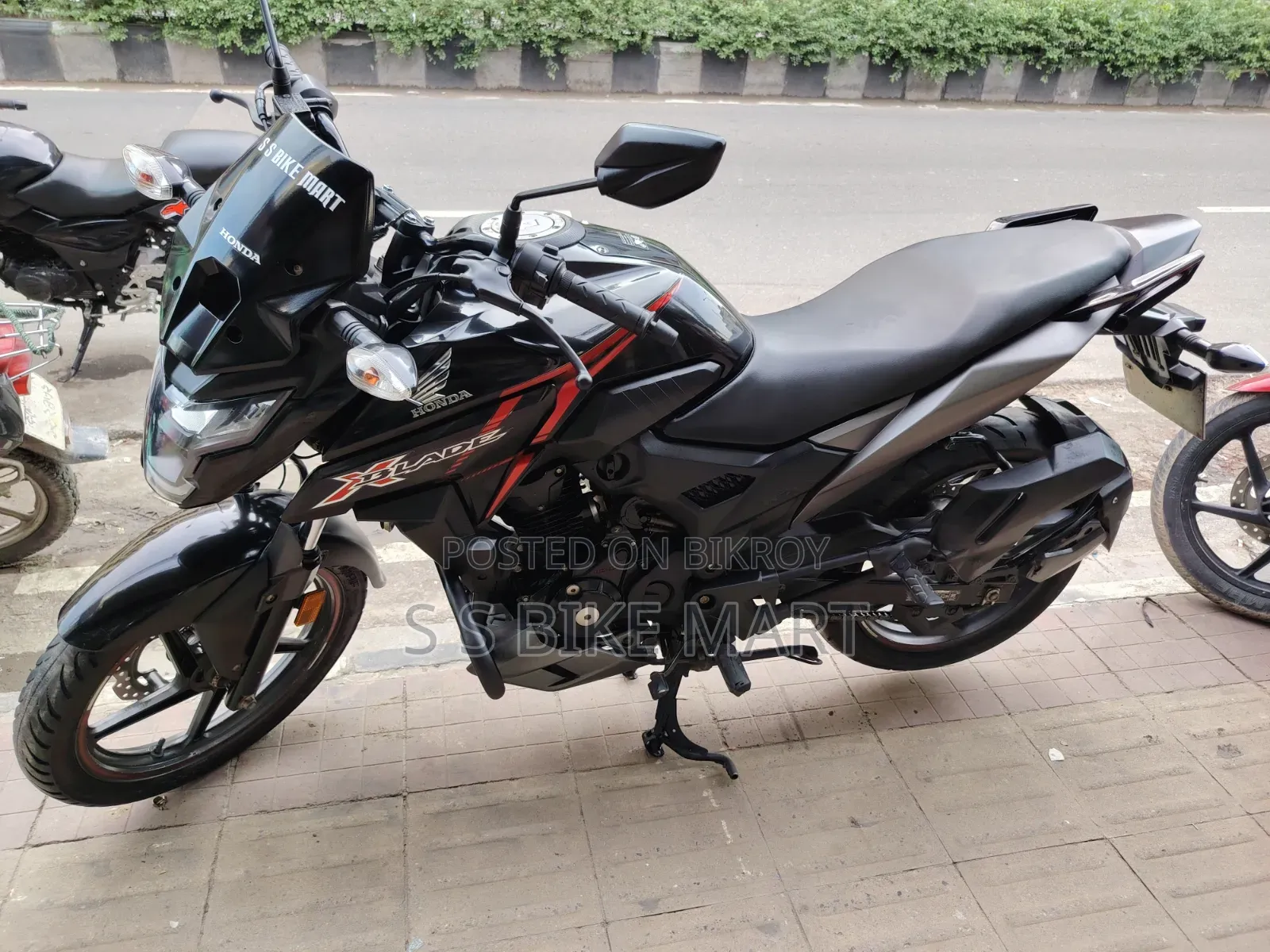 হোন্ডা এক্স-ব্লেড ১৬০ ২০২১ কালো