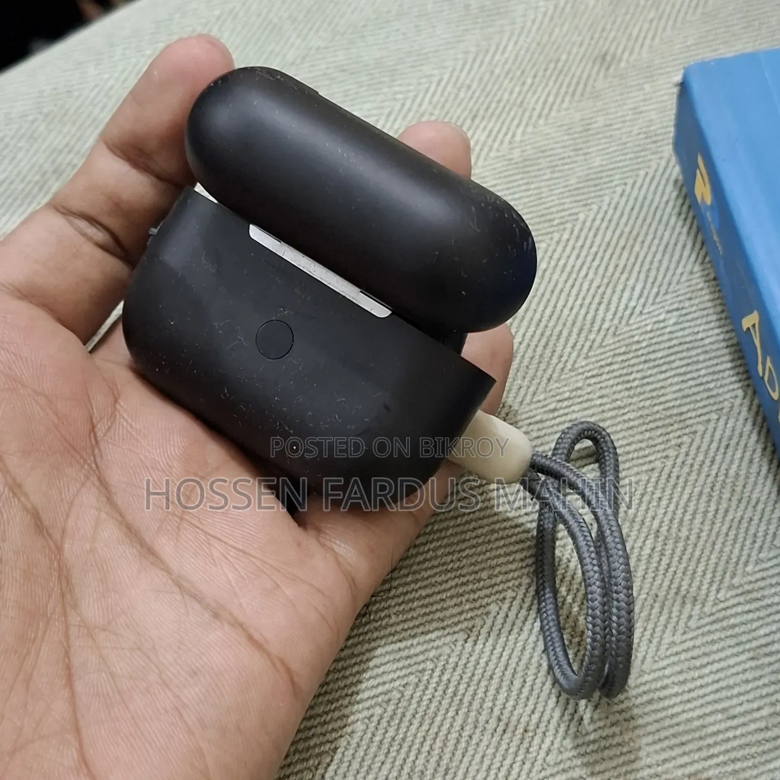 AirPods Pro 2 (Only 1 Bluetooth earbud available)