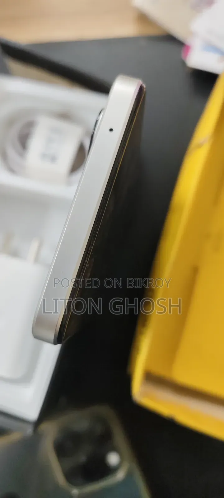রিয়েলমি ১০ ১২৮ জিবি হোয়াইট