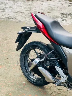 সুজুকি জিক্সার মনোটোন ২০২২ লাল
