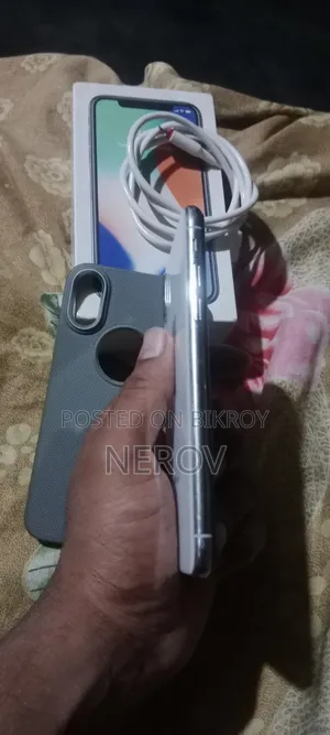Apple iPhone X 256 GB White