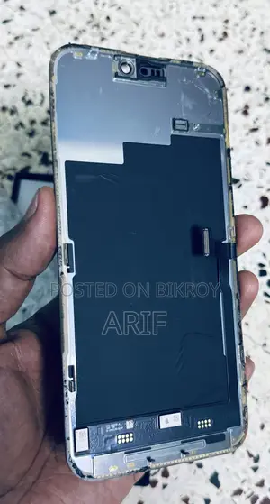 iPhone 15 Pro Max. অরিজিনাল ডিসপ্লে ডেড ডিভাইস থেকে খোলা।