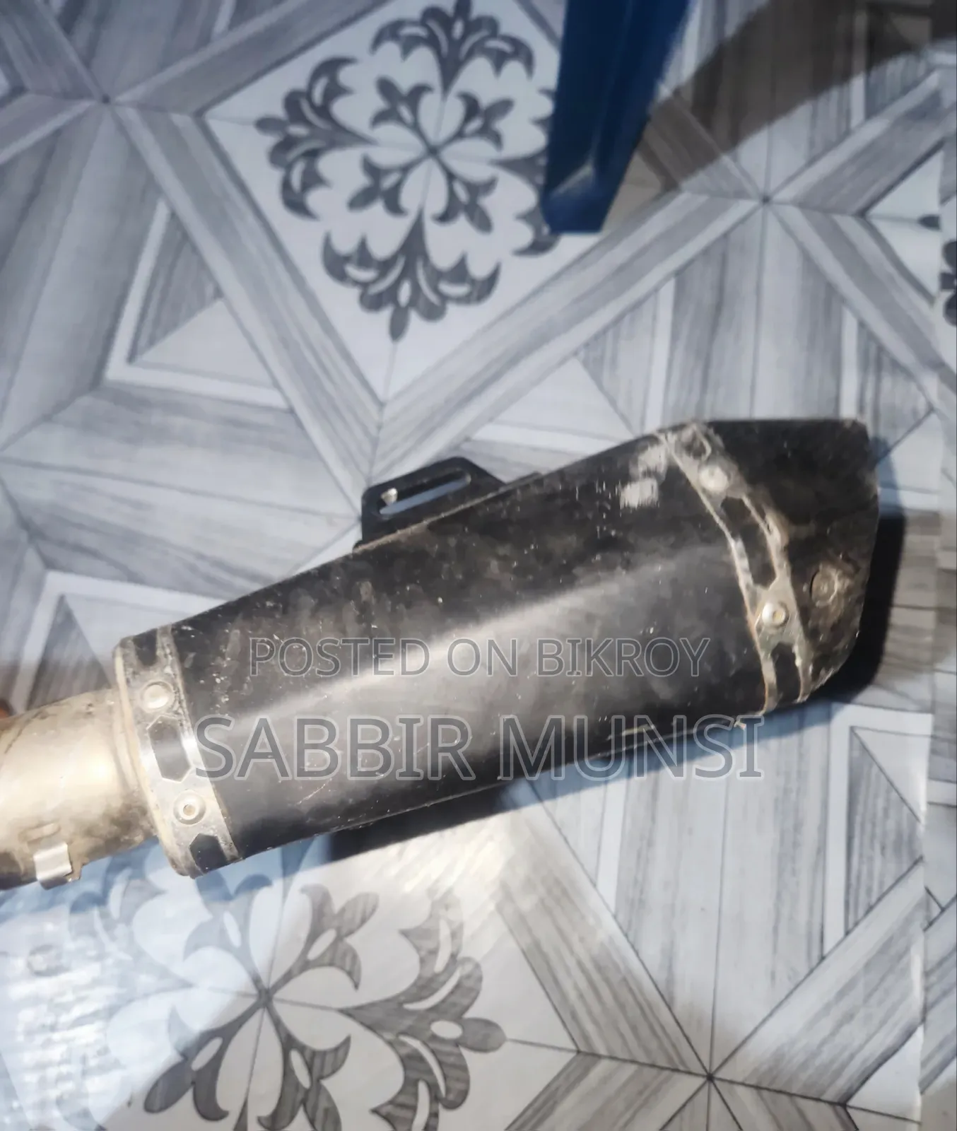 Exhaust R6