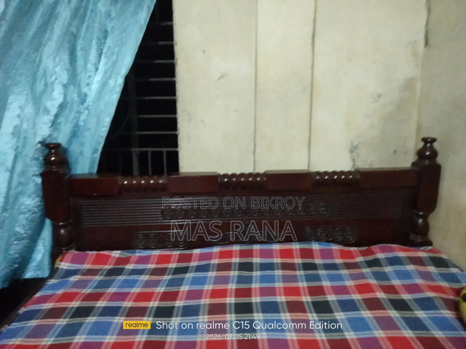 করুই কাঠের তৈরি মাচা তিনটা গর্জন কাঠের তৈরি