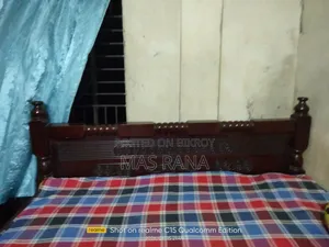 করুই কাঠের তৈরি মাচা তিনটা গর্জন কাঠের তৈরি