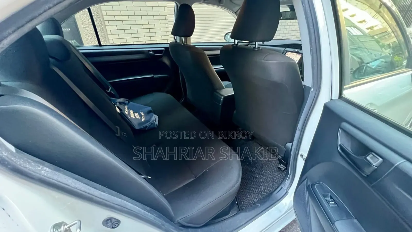 টয়োটা এক্সিও ২০২১ সাদা