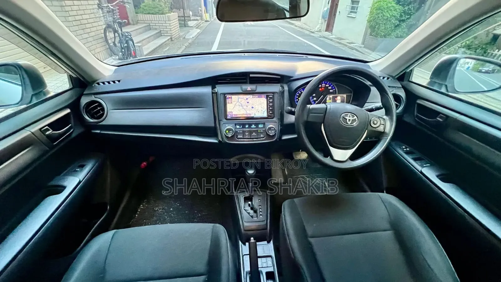 টয়োটা এক্সিও ২০২১ সাদা