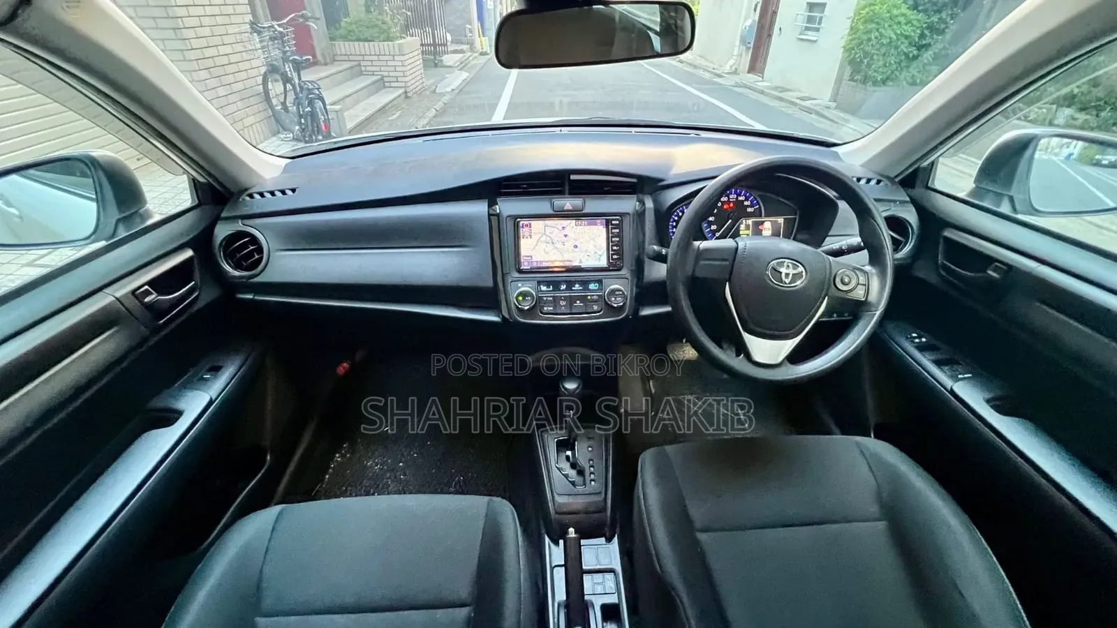 টয়োটা এক্সিও ২০২১ সাদা