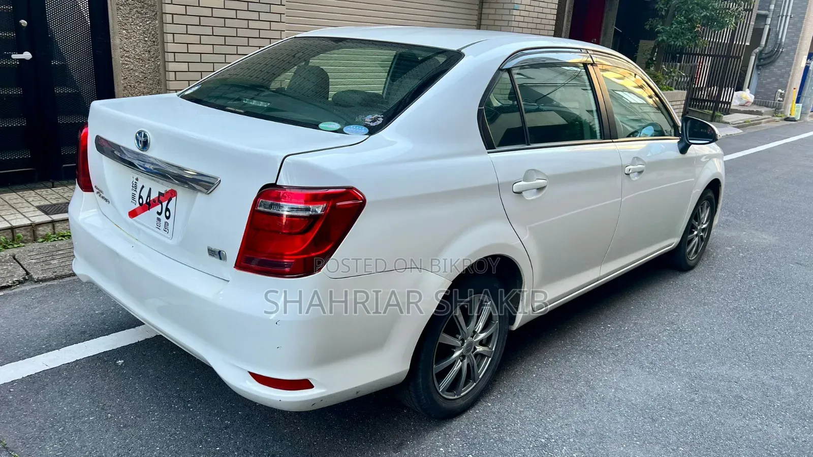 টয়োটা এক্সিও ২০২১ সাদা