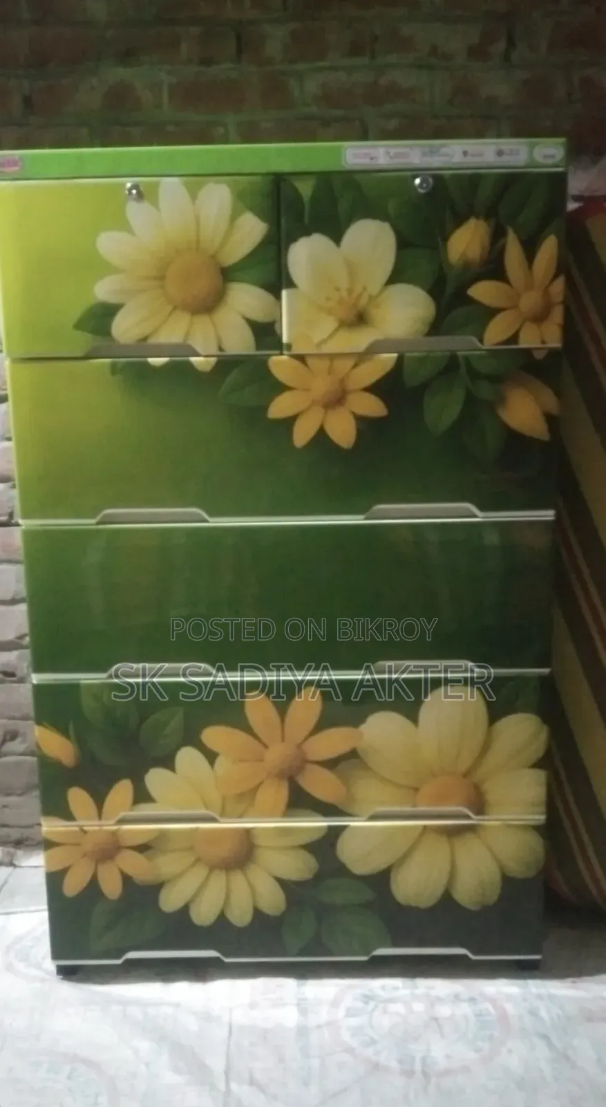 নতুন এবং ফ্রেশ ওয়ারড্রোব