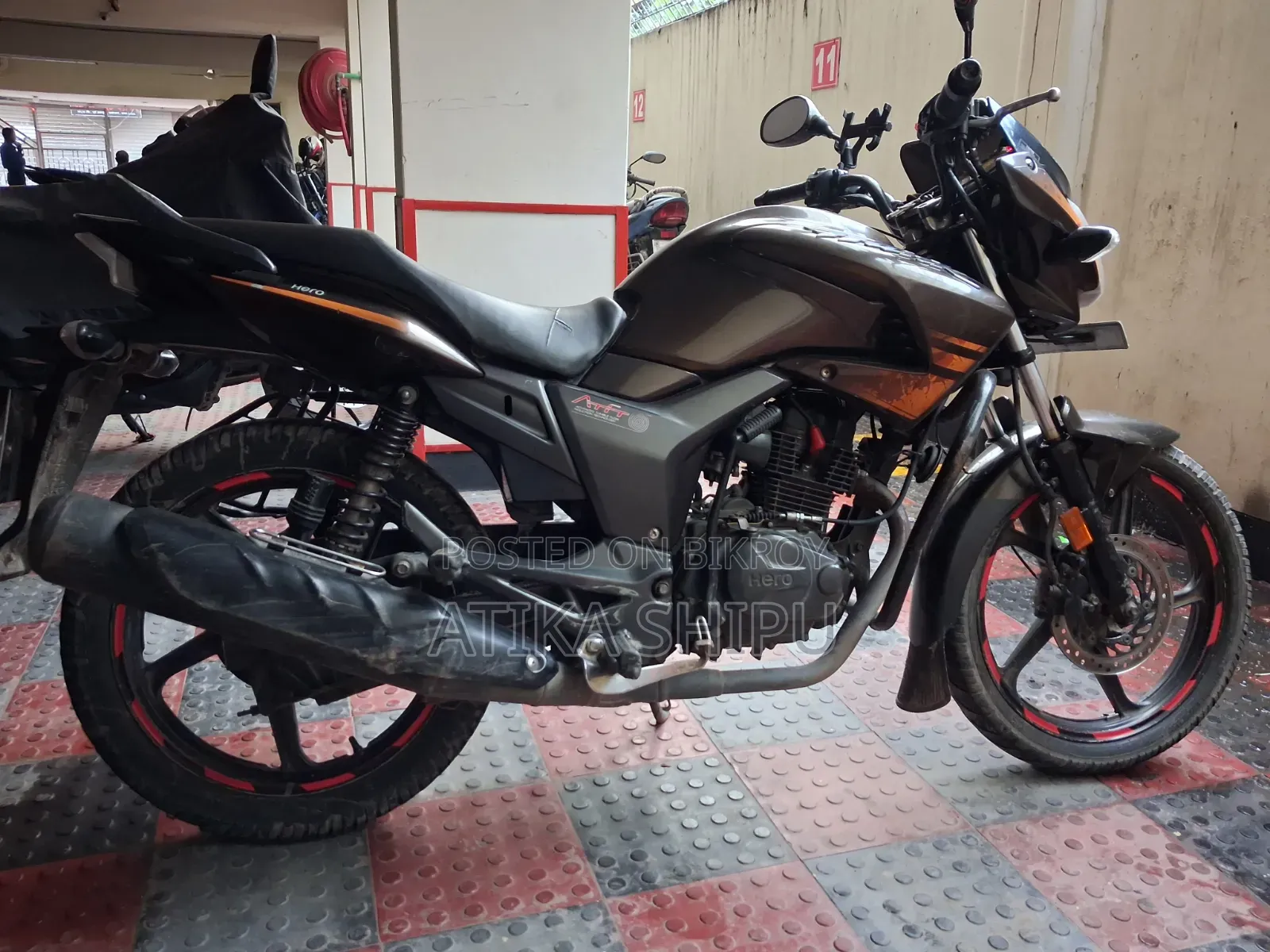 হিরো হাঙ্ক ২০১৮ গ্রে