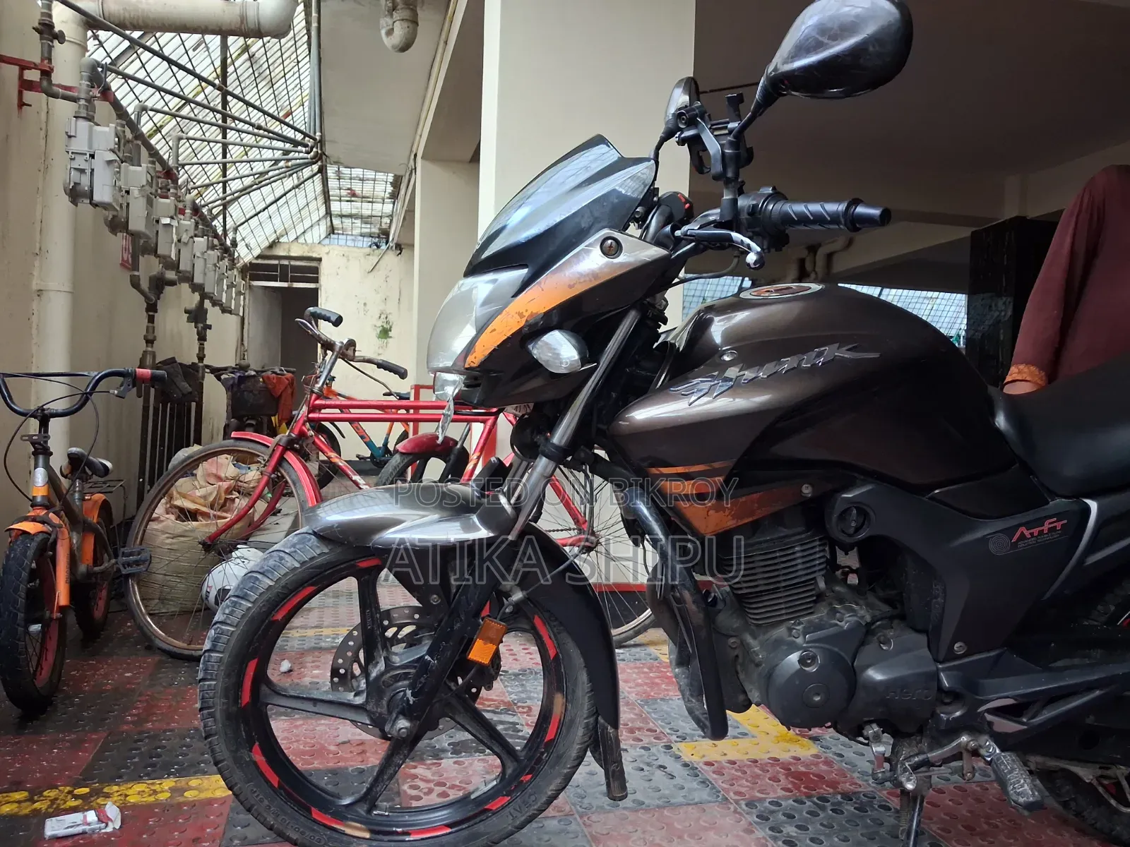 হিরো হাঙ্ক ২০১৮ গ্রে