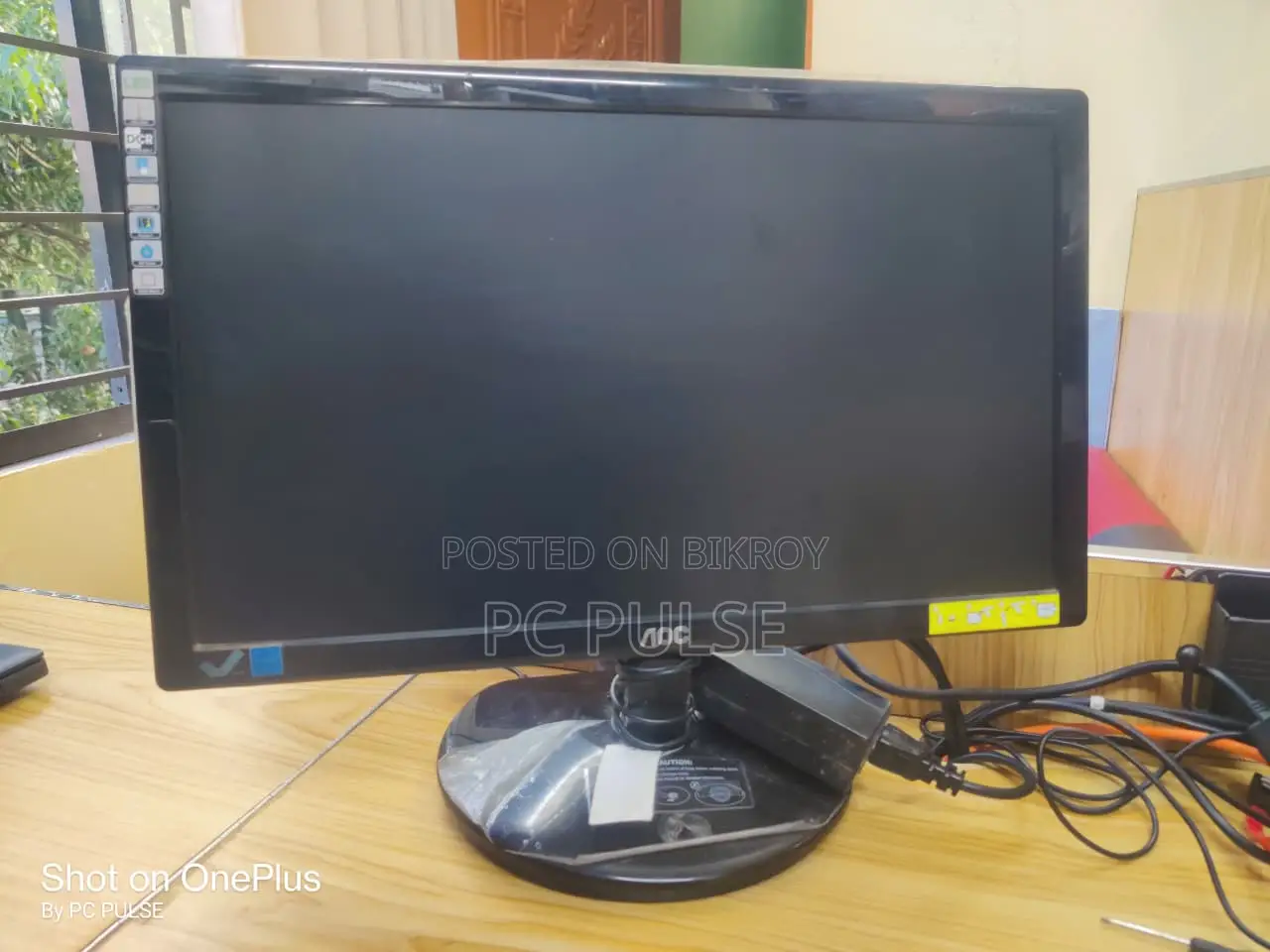AOC 19" Ultra-Slim LED Monitor (Model: E943Sw) - Used