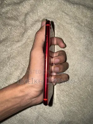 Apple iPhone SE (2020) 64 GB Red