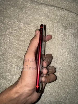 Apple iPhone SE (2020) 64 GB Red