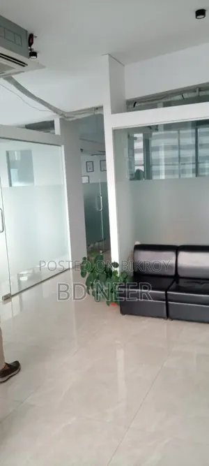 গুলশান-২ এ ভাড়ার জন্য ৩,৪০০ বর্গফুটের বাণিজ্যিক ওপেন স্পেস